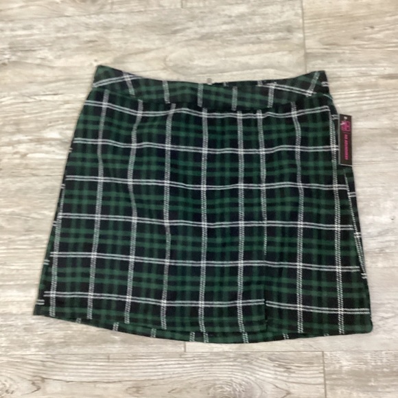 No Boundaries Women’s Green Black White Plaid Wool Mini Skirt - Picture 5 of 5